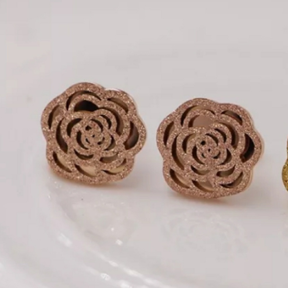 Frosted covered Camellia stud earrings. - Picture 3 of 7